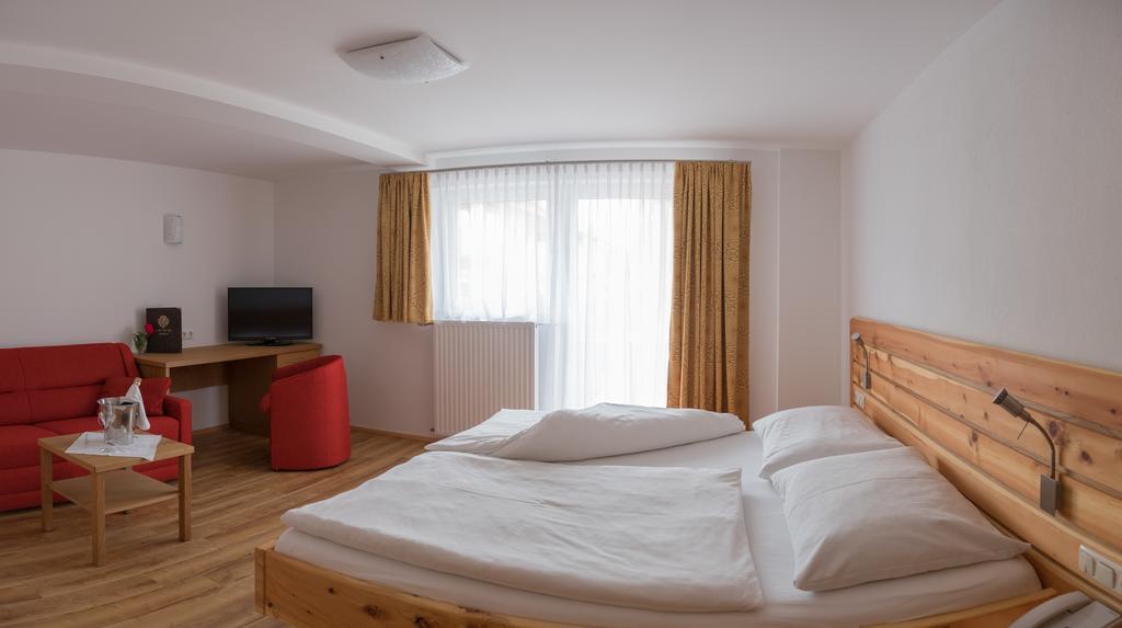 Hotel Hemetsberger Attersee エクステリア 写真